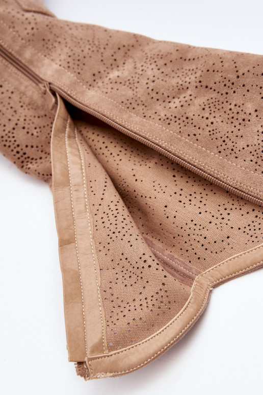 Botas largas caladas de mujer beige... Botas largas caladas de mujer beige...