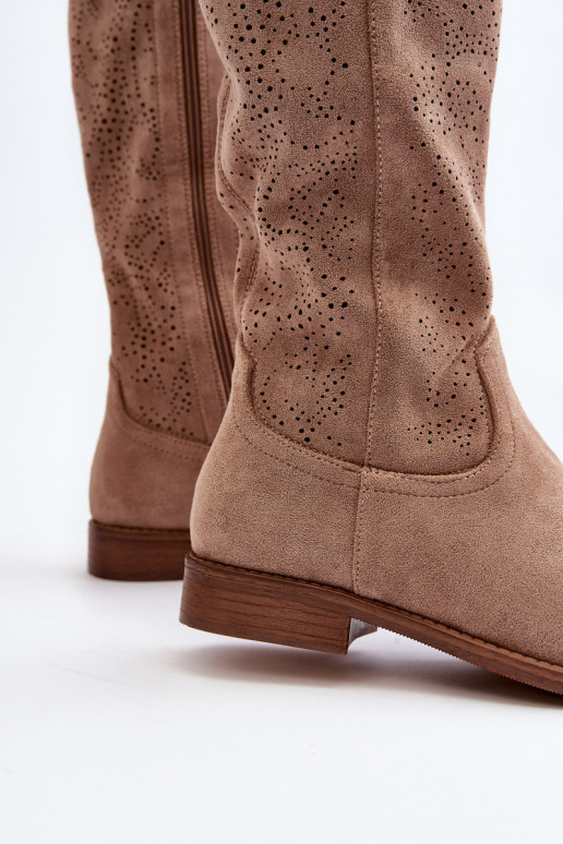 Botas largas caladas de mujer beige... Botas largas caladas de mujer beige...