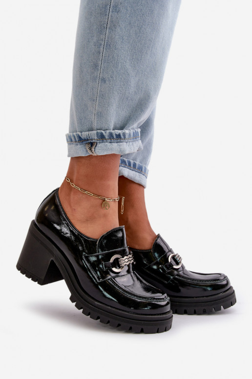 Zapatos de mujer de charol con tacón... Zapatos de mujer de charol con tacón...