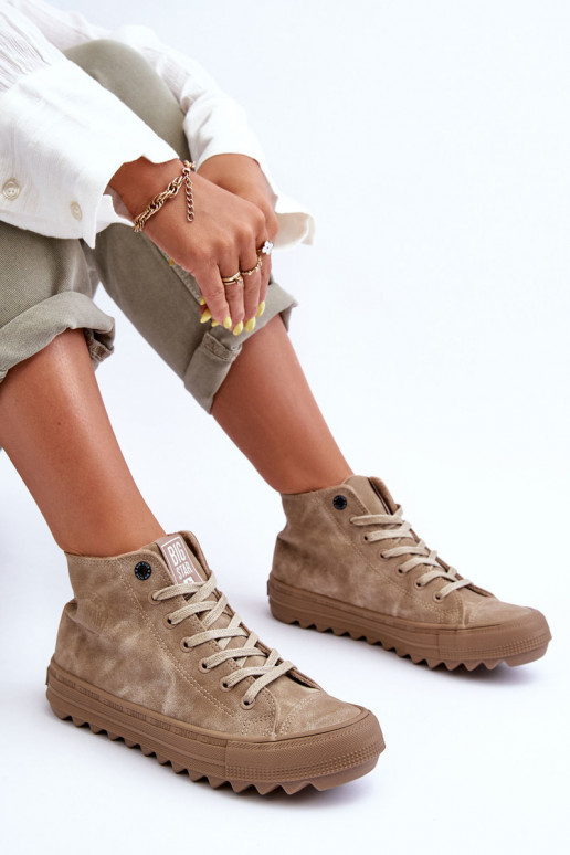 Zapatos de ocio Big Star aislados beige