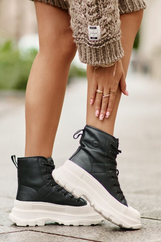 Piel calentamiento zapatos casuales con una plataforma Big Star OO274A599 de color negro