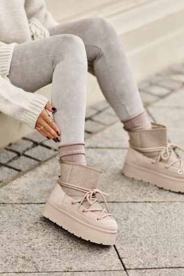 Botas de nieve con elegantes detalles con plataforma en color beige