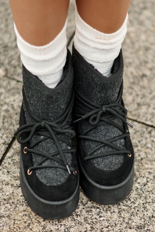 Botas de nieve con detalles elegantes con una plataforma de color negro Tiene quevora Botas de nieve con detalles elegantes con una plataforma de color negro Tiene quevora