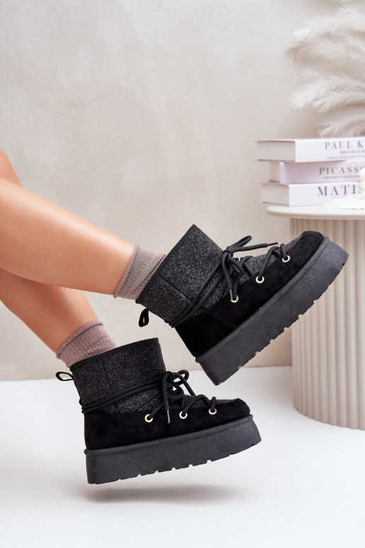 Botas de nieve con detalles elegantes con una plataforma de color negro Tiene quevora Botas de nieve con detalles elegantes con una plataforma de color negro Tiene quevora