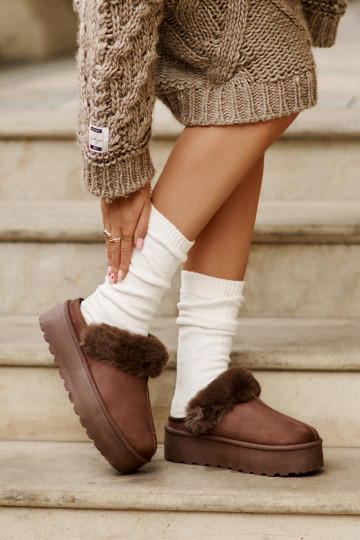 Zapatillas Femenino con una plataforma con un abrigo de piel color marrón Linaris