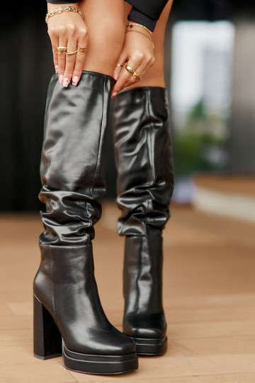 Un modelo convincente botas con tacones y plataforma Con volantes calentamiento de color negro Beridra 2