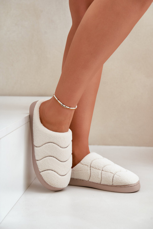 Cálidas zapatillas de piel en beige Vamirae