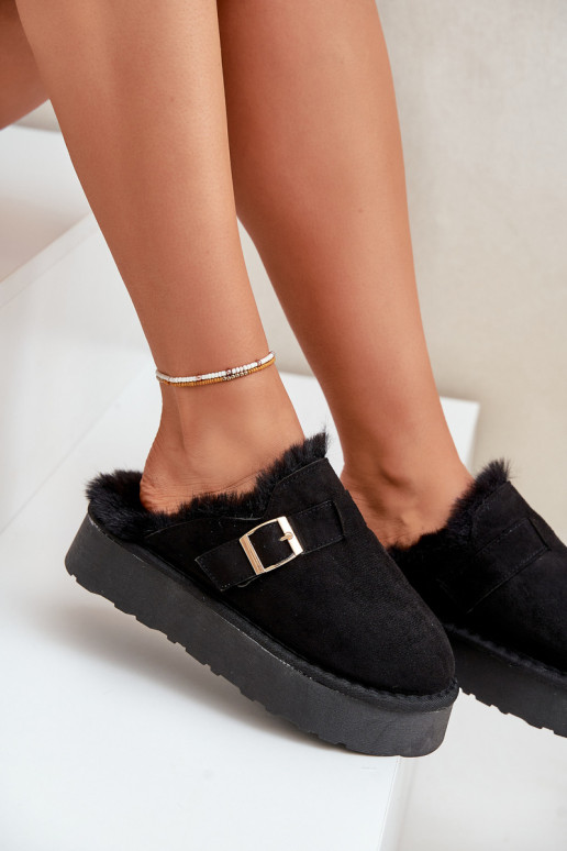 Zapatillas Femenino Sobre una suela gruesa con un abrigo de piel I con hebillas de color negro Linneola