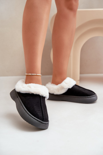 Zapatillas Femenino con un abrigo de piel de color negro Zinntia