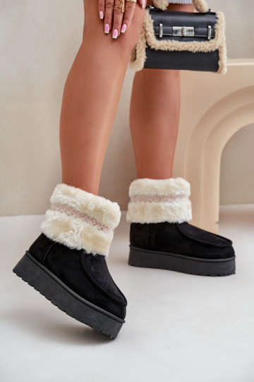 Botas de nieve Femenino con una plataforma con un abrigo de piel I Un ejemplo de color negro Deepanti