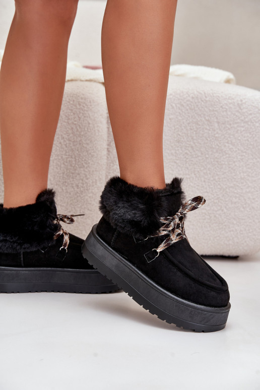 Bajo Botas de nieve Femenino con una plataforma con un abrigo de piel de color negro Neathren
