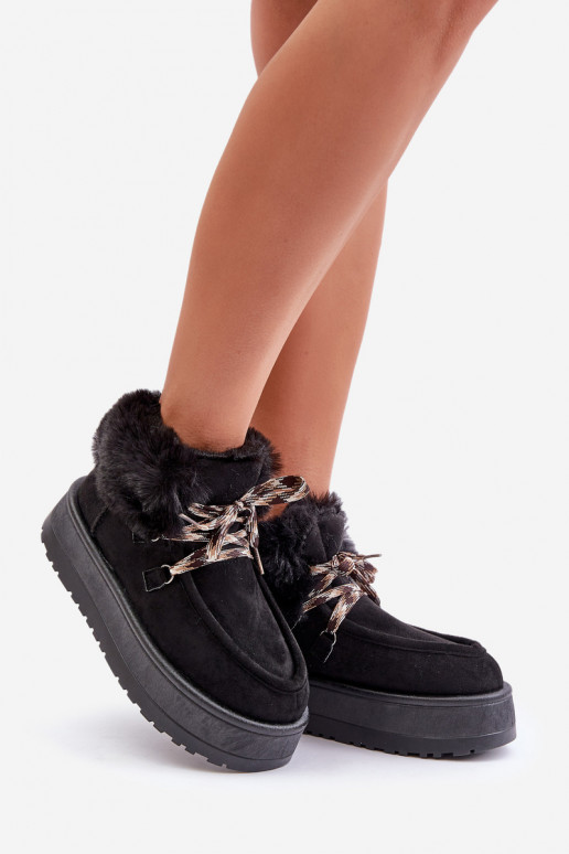 Bajo Botas de nieve Femenino con una plataforma con un abrigo de piel de color negro Neathren
