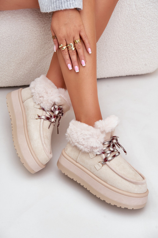 Bajo Botas de nieve Femenino con una plataforma con un abrigo de piel color marfil Neathren