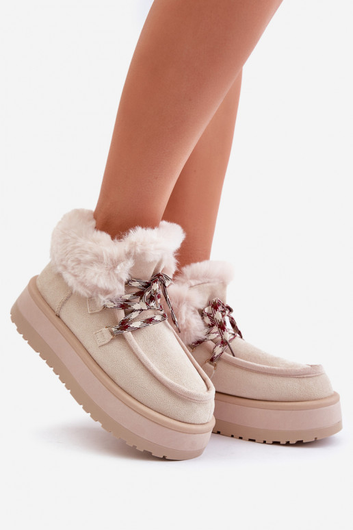 Bajo Botas de nieve Femenino con una plataforma con un abrigo de piel color marfil Neathren