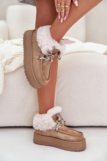 Bajo Botas de nieve Femenino con una plataforma con un abrigo de piel beige Neathren