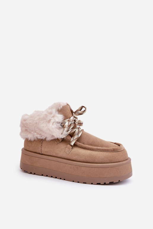 Bajo Botas de nieve Femenino con una plataforma con un abrigo de piel beige Neathren