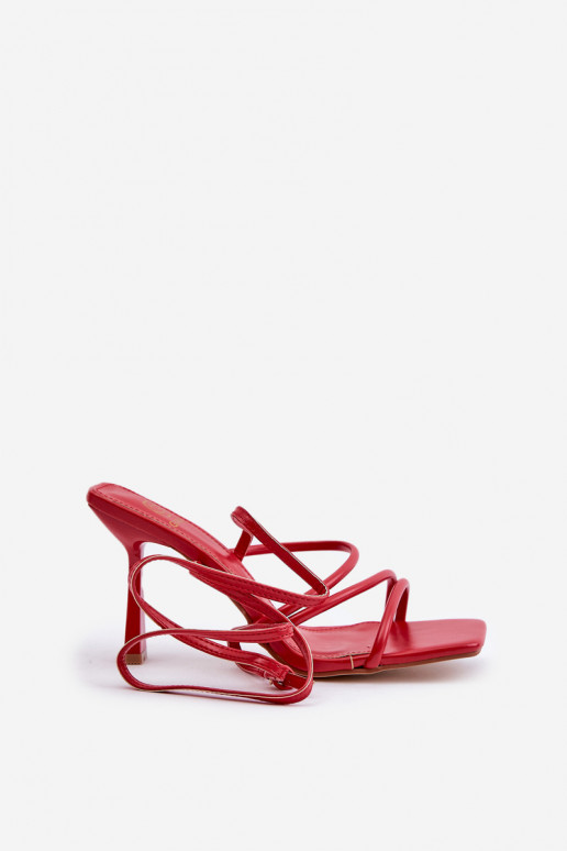 Sandalias con estilo con tacones finos con rayas color rojo Saredi