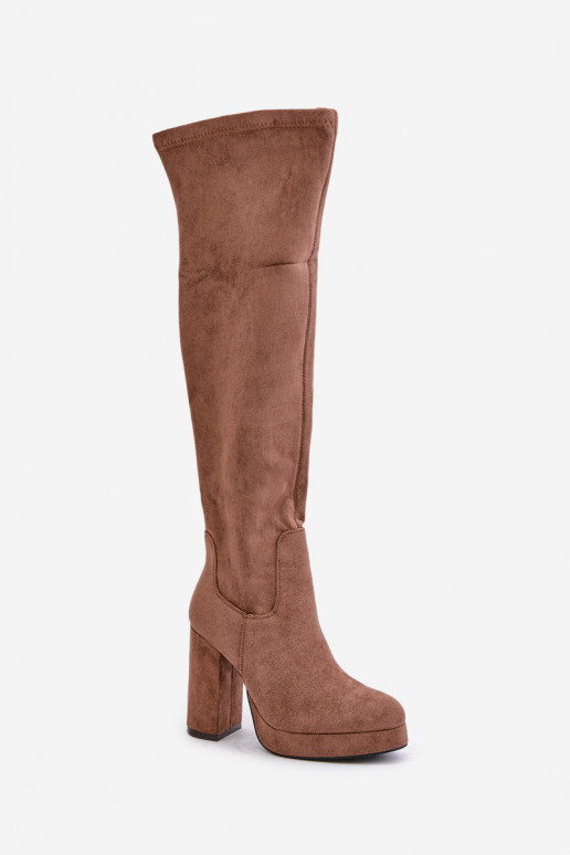 botas con tacones y plataforma con una bota por encima de la rodilla de gamuza ecológicaoAe beige Zistaria botas con tacones y plataforma con una bota por encima de la rodilla de gamuza ecológicaoAe beige Zistaria