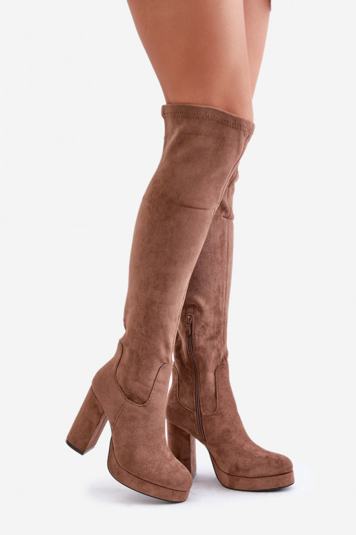 botas con tacones y plataforma con una bota por encima de la rodilla de gamuza ecológicaoAe beige Zistaria botas con tacones y plataforma con una bota por encima de la rodilla de gamuza ecológicaoAe beige Zistaria