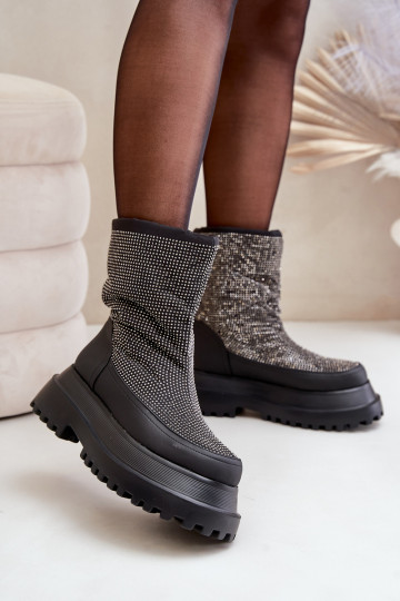Decorado Botas de nieve con una plataforma Y tacones planos de color negro Avivina 2