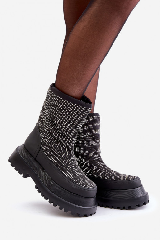 Decorado Botas de nieve con una plataforma Y tacones planos de color negro Avivina