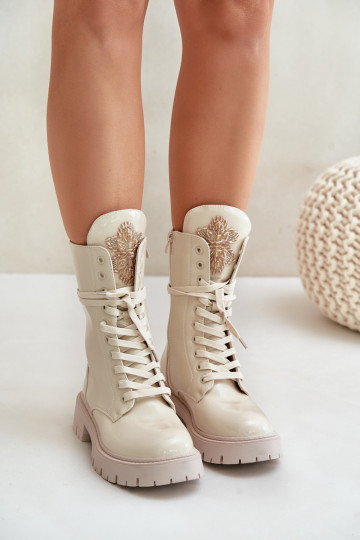 con efecto barniz calentamiento botines de trabajo con adornos beige Kelilea