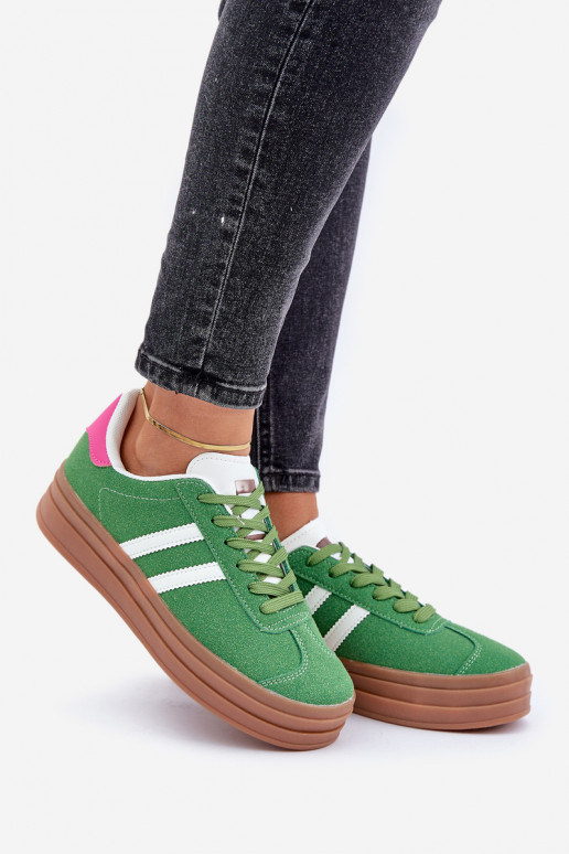 Zapatillas modelo zapatos. Femenino con una plataforma color verde Egelia