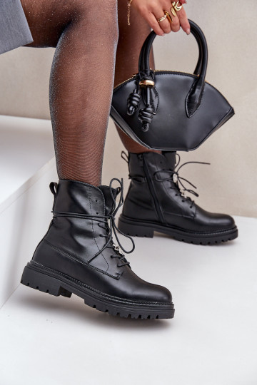 Botines forrados con cintas ajustables en color negro Irivina