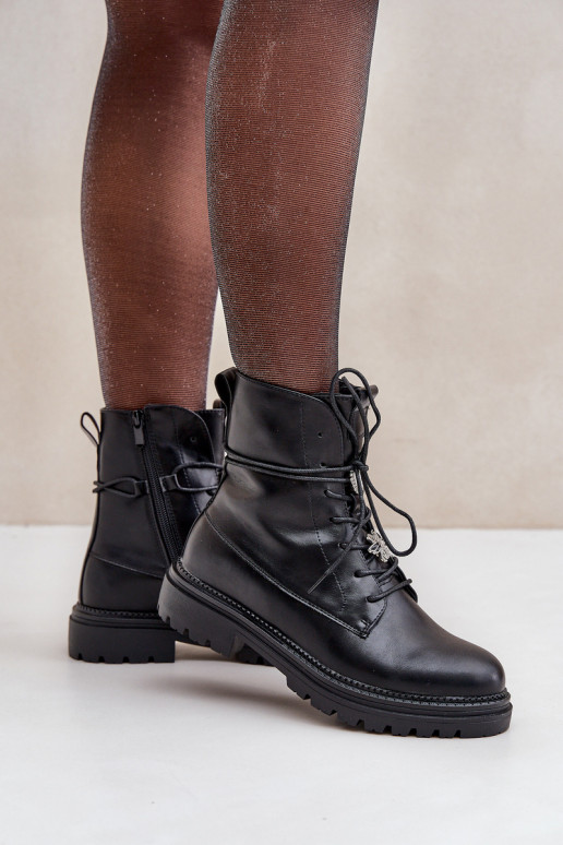 Botines forrados con cintas ajustables en color negro Irivina