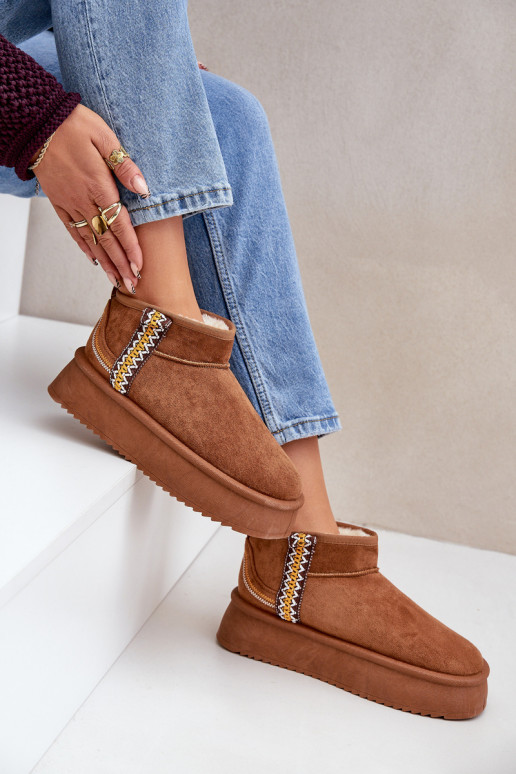 Botas de nieve con una plataforma con escritos color marrón Udra