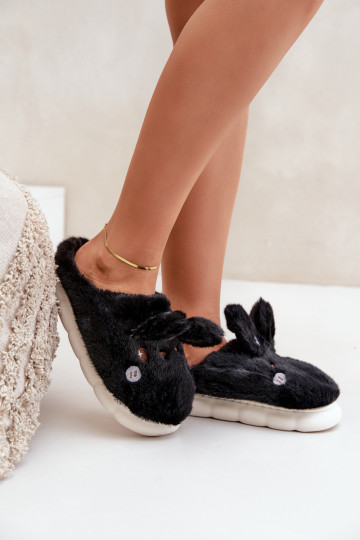 con un abrigo de piel Zapatillas con un tema Króliczka de color negro Activadotasha 2