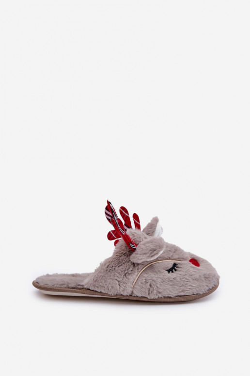 Pantuflas navideñas con tema de renos en color arena Sylaia