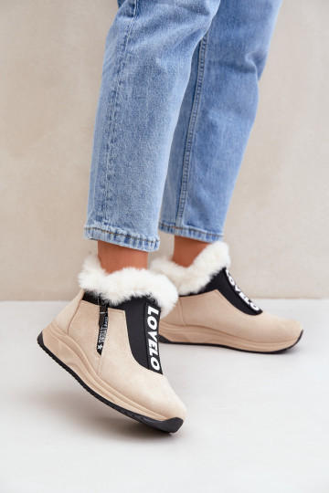 Zapatillas modelo zapatos. Botas de mujer con un abrigo de piel beige Zeriana 2