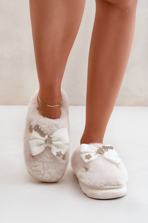 Pantuflas con forro de piel y lazos en color blanco Annalira