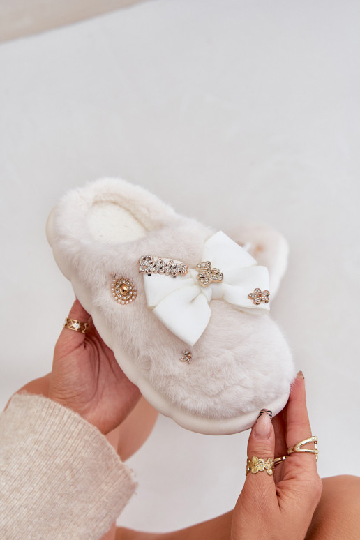 Pantuflas con forro de piel y lazos en color blanco Annalira