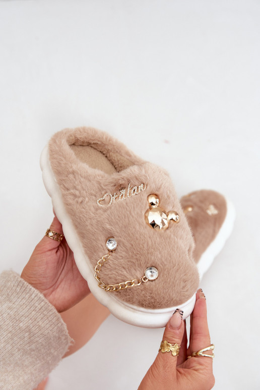 Pantuflas con forro de piel y lazos en color arena Ivelfedi
