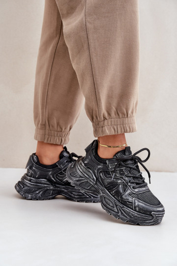 Zapatillas modelo zapatos. Femenino Z Przetarciami con una plataforma de color negro SeladAen