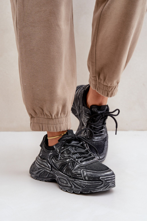 Zapatillas modelo zapatos. Femenino Z Przetarciami con una plataforma de color negro SeladAen