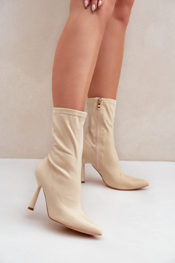 Botines con tacones delgados en color marfil Amune 2