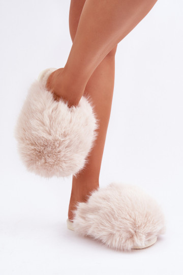 con un abrigo de piel Zapatillas Femenino color marfil ENladisa