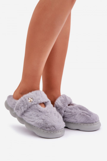 Chancletas Z con forro de piel y hebilla en color gris Primaria
