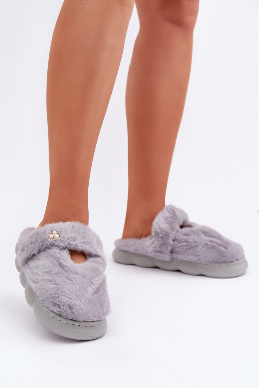 Chancletas Z con forro de piel y hebilla en color gris Primaria