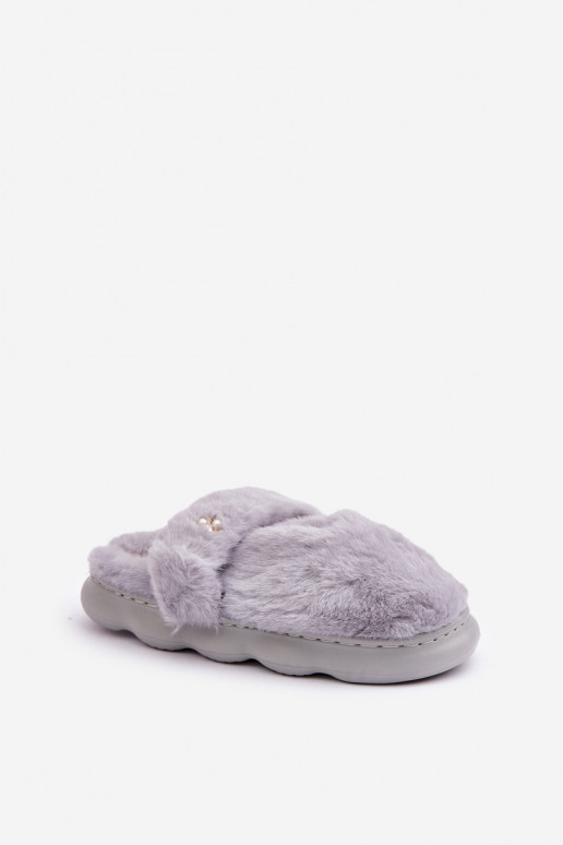 Chancletas Z con forro de piel y hebilla en color gris Primaria
