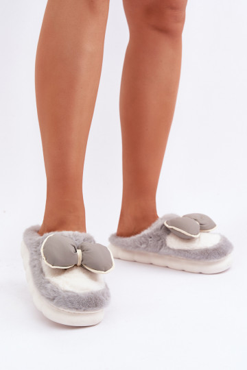 con un abrigo de piel Zapatillas con cintas color gris Grilis 2