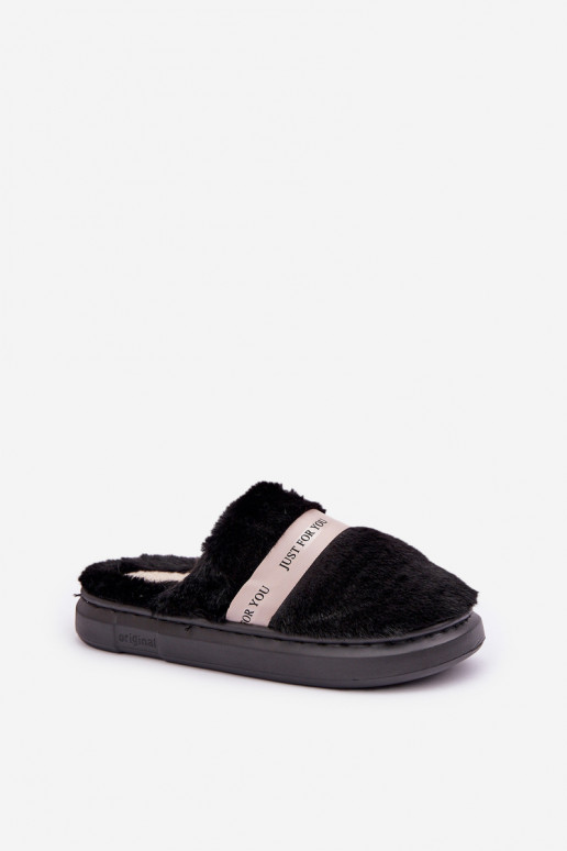 Chancletas con forro de piel y tacones decorados en color negro Savalithea