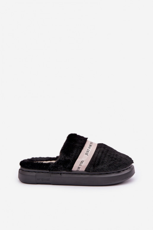 Chancletas con forro de piel y tacones decorados en color negro Savalithea