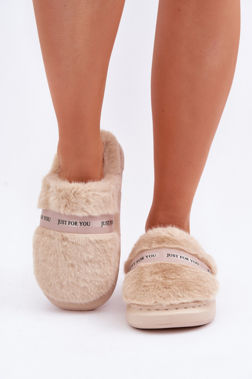 Chancletas con forro de piel y tacones decorados en color arena Savalithea