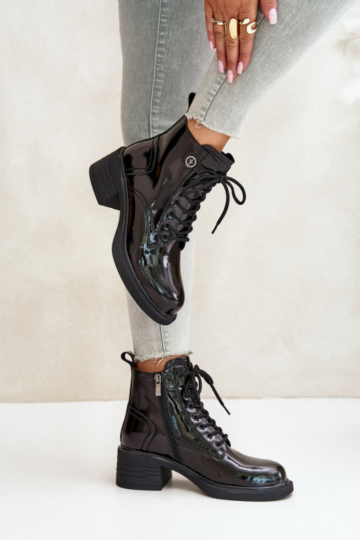 Botines de cuero lacados acolchados... Botines de cuero lacados acolchados...