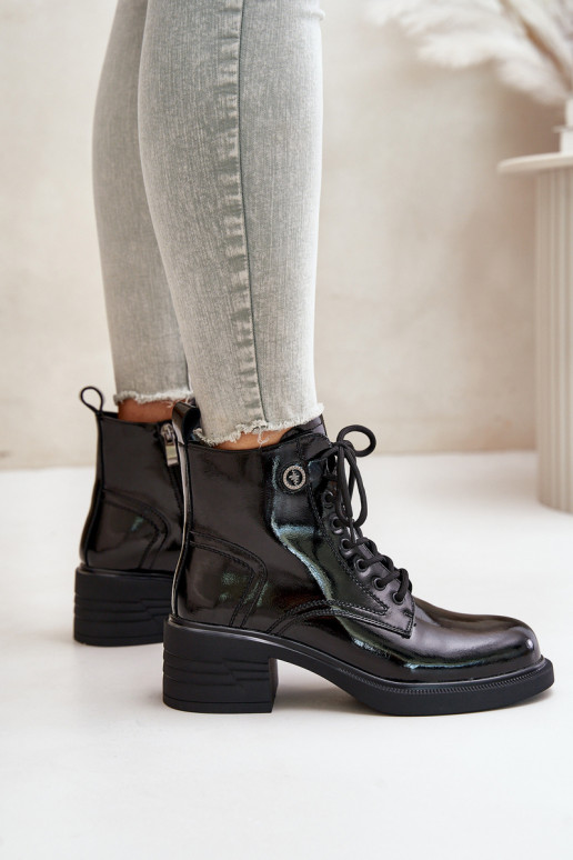 Botines de cuero lacados acolchados... Botines de cuero lacados acolchados...