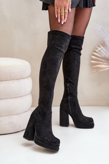 Botas largas con caña sobre la rodilla, con tacones y plataforma color negro Nadelian